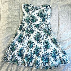 Blue floral sweetheart neckline dress